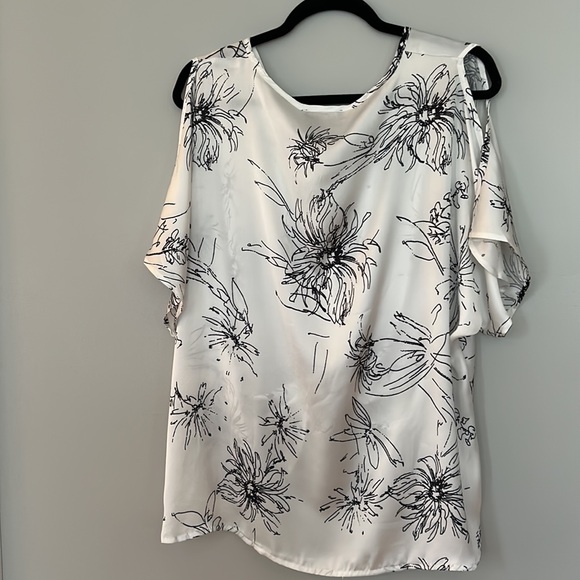 Cold shoulder top - Picture 5 of 5